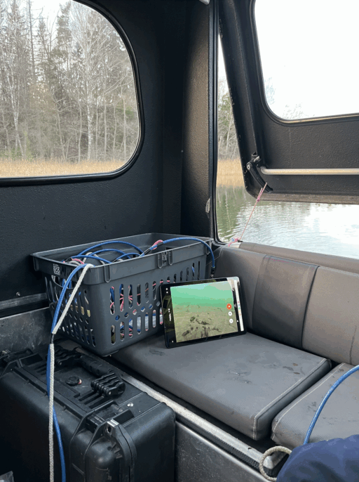 Monitor som visar dykarkamera