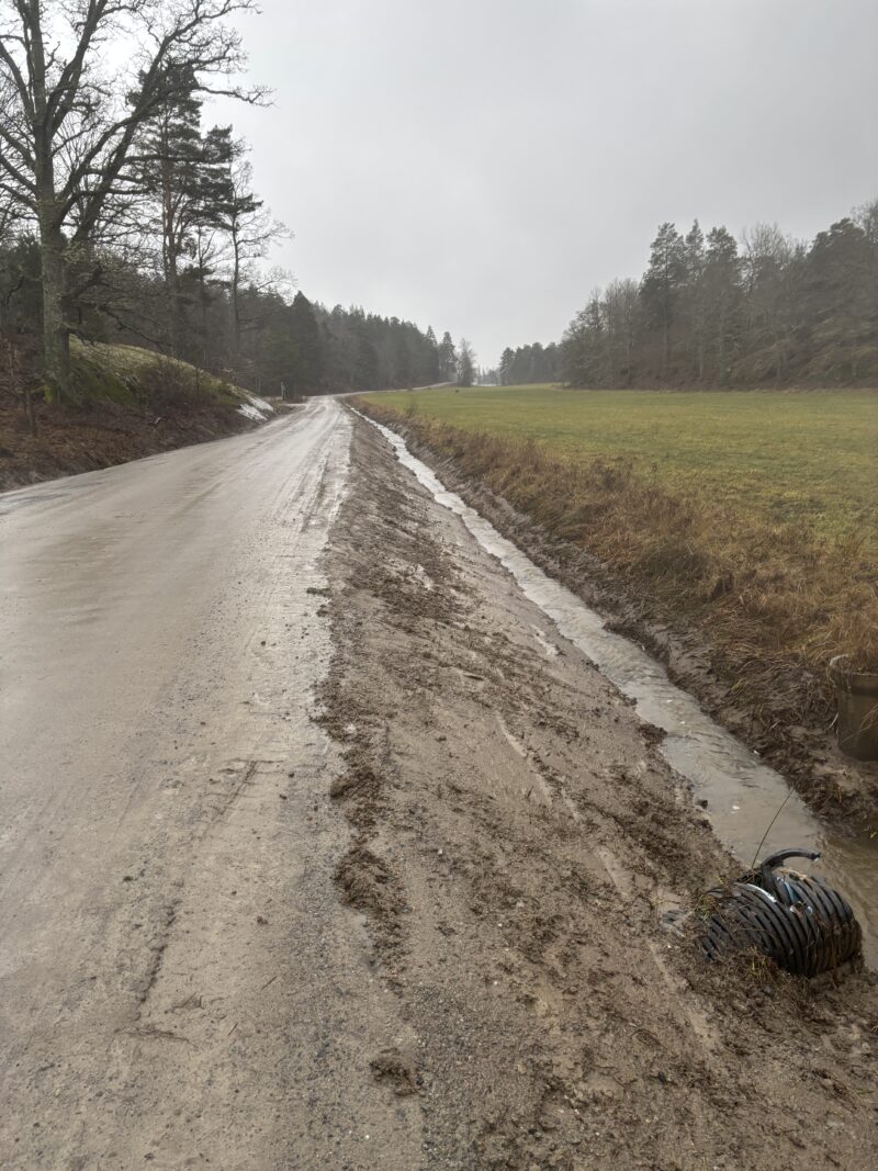 Käringbodavägen efter arbete med dikning.