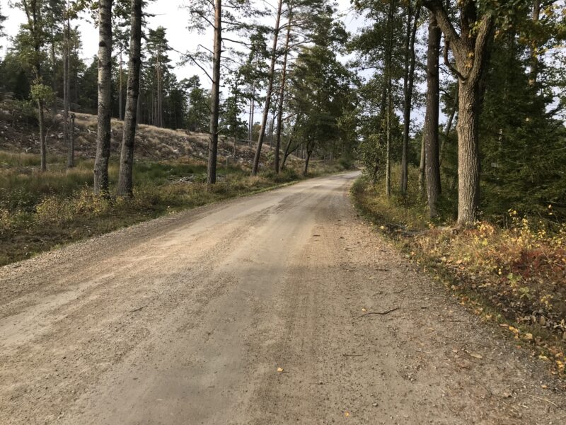Bilden visar bred väg i Käringboda som åtgärdats.
